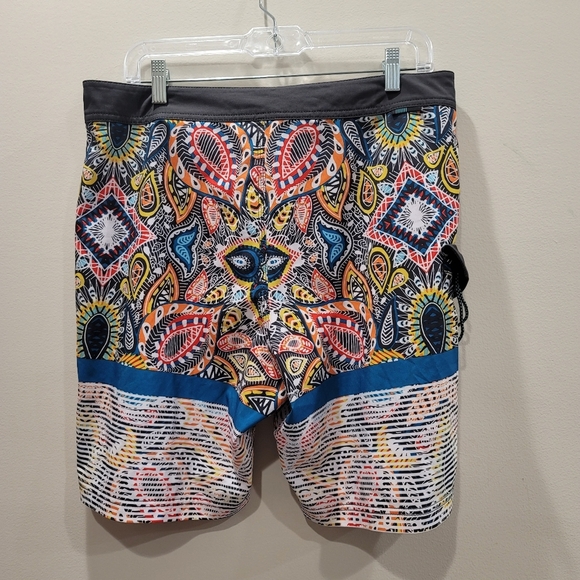 VISSLA Shark Alley Upcycled Boardshorts - Sz 34 - Picture 2 of 12